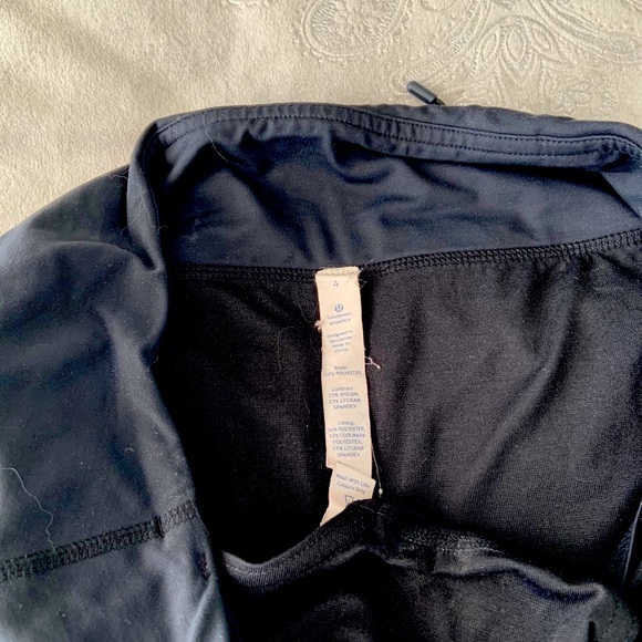 LuLu lemon Workout shorts 2.5 - Picture 2 of 6